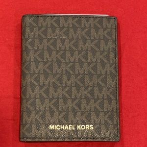Michael Kors Jet Set passport wallet. New